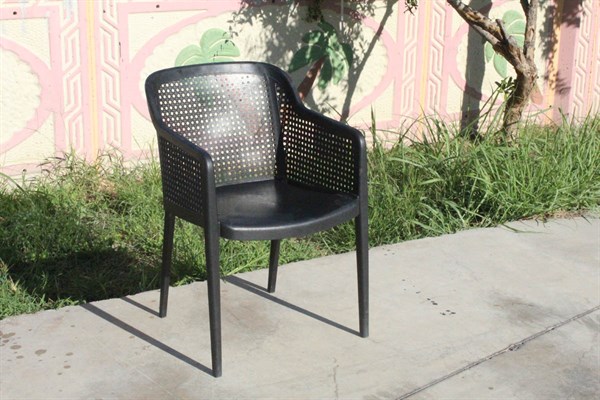 Puantiyeli Plastik Bahçe Sandalyesi - Siyah Bahçe Sandalyeleri  Erinöz